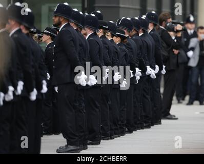 Neue Rekruten während der ersten Passanten-Parade des Metropolitan Police Service auf dem neu erschlossenen Gelände des Peel Centre in Hendon im Norden Londons. DRÜCKEN Sie VERBANDSFOTO. Bilddatum: Freitag, 9. September 2016. Bildnachweis sollte lauten: Yui Mok/PA Wire Stockfoto