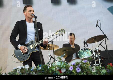 Dan Gillespie verkauft das Feeling, das bei BBC Proms im Park im Hyde Park, London, auftrat. DRÜCKEN Sie VERBANDSFOTO. Bilddatum: Samstag, 10. September 2016. Bildnachweis sollte lauten: Matt Crossick/PA Wire. Stockfoto