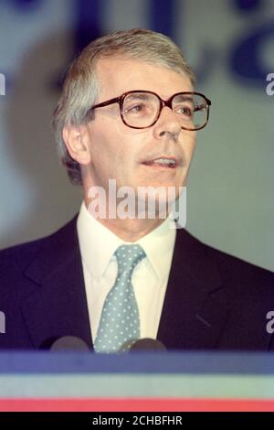 Premierminister John Major hält seine Rede vor der Konferenz der Konservativen Partei am letzten Tag der Veranstaltung in den Winter Gardens in Blackpool. Stockfoto