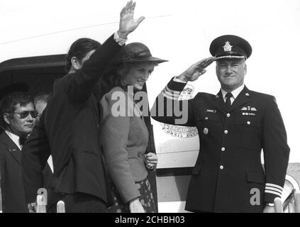 Der Prinz und die Prinzessin von Wales am Flughafen Edmonton am Ende ihrer kanadischen Tour. Stockfoto