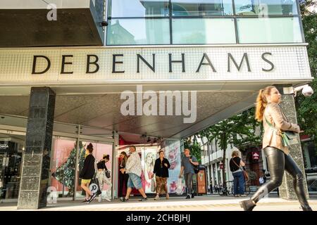 London - September 2020: Debenhams-Laden in der Oxford Street, einem britischen Kaufhaus in der High Street Stockfoto