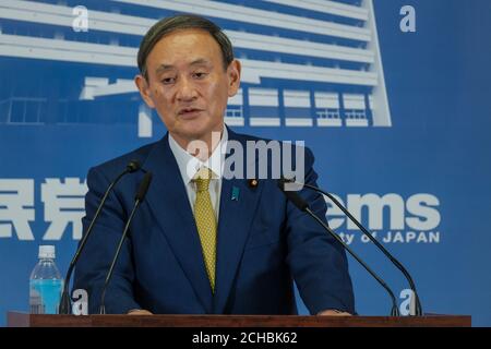 Tokio, JAPAN. September 2020. Die ehemalige japanische Kabinettsekretärin Suga Yoshihihide nimmt an einer Pressekonferenz im Hauptquartier der LDP (Liberal Democratic Party) Teil, nachdem sie am 14. September 2020 in Tokio, Japan, zum Parteipräsidenten gewählt wurde. Quelle: POOL/ZUMA Wire/Alamy Live News Stockfoto