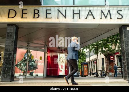 London - September 2020: Debenhams-Laden in der Oxford Street, einem britischen Kaufhaus in der High Street Stockfoto