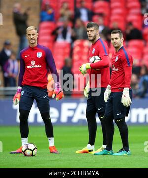 England Torhüter Joe Hart (links), Fraser Forster (Mitte) und Tom Heaton vor dem Spiel. Stockfoto