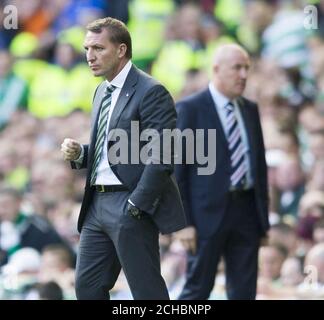 Rangers-Manager Mark Warburton (rechts) und Celtic-Manager Brendan Rodgers (links) während des Ladbrokes Scottish Premiership-Spiels im Celtic Park, Glasgow. Stockfoto