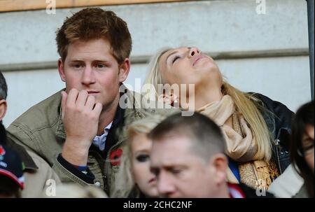 Prinz Harry und Chelsy Davy beim England gegen Australien Rugby Union Spiel in Twickenham, London.07/11/2009 PHOTO CREDIT : © MARK PAIN / ALAMY Stockfoto