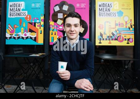 Der Unternehmer Ben Towers unterstützt die Initiative Innovate UK und The Prince's Trust #IdeasMeanBusiness in ihrem Pop-up-Café in Saint Espresso in London. DRÜCKEN SIE ZUORDNUNG. Foto. Bilddatum: Dienstag, 5. Dezember 2017. Die neue #IdeasMeanBusiness-Initiative ist eine landesweite Suche nach und unterstützt die nächste Generation von britischen Innovatoren, auf denen die britische Wirtschaft ruht. Bildnachweis sollte lauten: Jeff Spicer/PA Wire Stockfoto