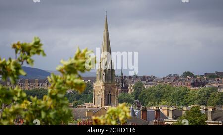 St. Mary's Episcopal Cathedral, die über der Stadtgrenze aufragt, Glasgow, Schottland Stockfoto