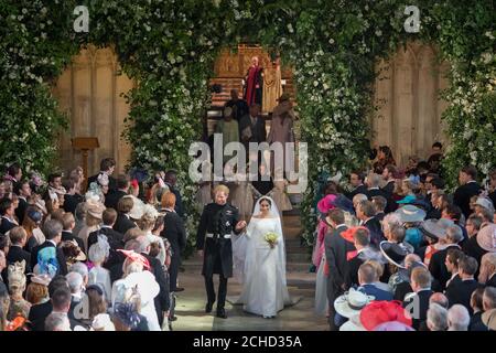 Prinz Harry und Meghan Markle verlassen nach ihrer Hochzeit die St. George's Chapel im Windsor Castle. DRÜCKEN Sie VERBANDSFOTO. Bilddatum: Samstag, 19. Mai 2018. Siehe PA Geschichte ROYAL Wedding. Bildnachweis sollte lauten: Dominic Lipinski/PA Wire Stockfoto