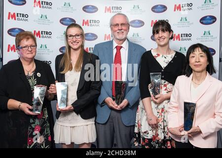 NUR REDAKTIONELLE VERWENDUNG (von links nach rechts) Tina Watkins, Alice Denyer, Dr. Danny Scott, Jennifer Palfreyman und Dr. Yasuko Rikihisa Gewinner der International Canine Health Awards 2018 im Kennel Club, London. Stockfoto