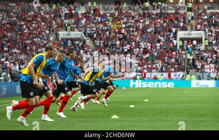 Kroatien Spieler wärmen sich vor der FIFA Weltmeisterschaft, Halbfinale Spiel im Luschniki-Stadion, Moskau. Stockfoto