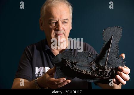 Professor Jon Adams vom Black Sea Maritime Archaeology Projekt mit einem 3D-Modell eines griechischen Schiffswracks aus dem Jahre 400 v. Chr., offiziell das älteste intakte Schiffswrack der Welt, in der Wellcome Collection, London. DRÜCKEN SIE ZUORDNUNG. Foto. Bilddatum: Dienstag, 23. Oktober 2018. Nach 3 Jahren hochmoderner technologischer Kartierung des Schwarzmeerbeckens bestätigen Wissenschaftler, dass ein intaktes Schiffswrack auf dem Meeresboden offiziell auf 400 v. Chr. datiert wurde. Bildnachweis sollte lauten: David Parry/PA Wire Stockfoto