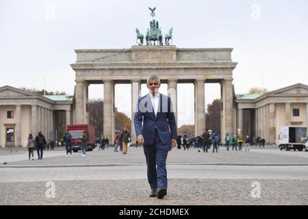 Bürgermeister von London Sadiq Khan am Brandenburger Tor in Berlin, Deutschland, während einer dreitägigen Besuch in europäischen Hauptstädten, wo er Wirtschaftsführer und Politiker treffen wird. Stockfoto