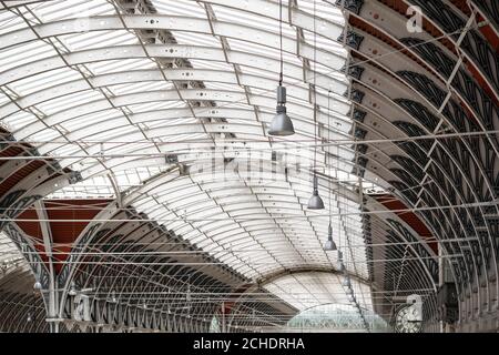 Decke des Londoner Bahnhofs Paddington Stockfoto