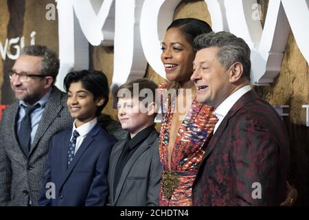 Links-rechts Eddie Marsan, Rohan Chand, Louis Ashbourne Serkis, Naomie Harris und Andy Serkis kommen zur Premiere von Mowgli: Legend of the Jungle im Curzon Mayfair Stockfoto