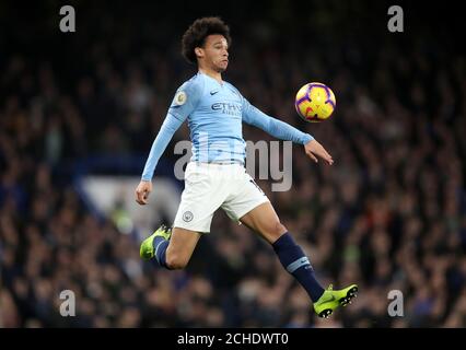 Leroy Sane von Manchester City in Aktion während des Premier League-Spiels in Stamford Bridge, London. Stockfoto