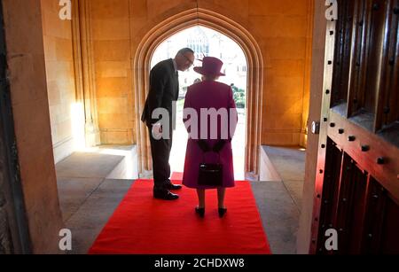 Königin Elizabeth II. Besucht die Honourable Society of Lincoln's Inn in London, um offiziell ihre neue Lehreinrichtung, das Ashworth Centre, zu eröffnen und die kürzlich renovierte Great Hall neu zu beleben. Stockfoto