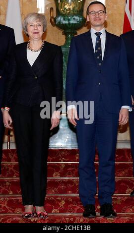 Premierministerin Theresa May und Polens Premierminister Mateusz Morawiecki während der Regierungskonsultationen zwischen Großbritannien und Polen im Lancaster House in London. Stockfoto