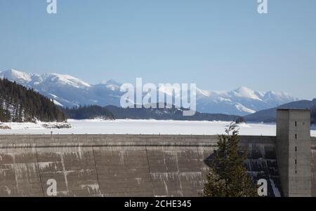 Hungry Horse Damm im Flathead National Forest auf dem Hungry Horse Reservoir in Montana, USA Stockfoto