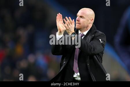 Burnley-Manager Sean Dyche applaudiert den Fans nach dem Finale Pfeife Stockfoto