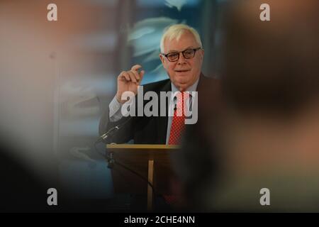 Ehemalige Tory Minister und Gouverneur von Hongkong Lord Patten sprechen während eine Abstimmung bei Coin Street Nachbarschaftszentrum in Central London. Stockfoto