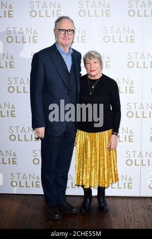 Nigel Planer und seine Frau Roberta Planer nahmen an der Fotozelle Stan & Ollie im Soho Hotel, London, Teil. Stockfoto