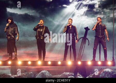 EDITORIAL NUR VERWENDEN (nach rechts), Shane Lynch, Mikey Graham, Ronan Keating und Keith Duffy von Boyzone auf der Bühne im SSE Arena, Belfast Links, als Teil der Band Danke & gute Nacht Farewell Tour. Stockfoto