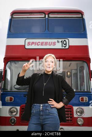 Mega-Fan Suzanne Godley führt den original Union Jack-bemalten Gewürzbus aus dem Film Spice World aus dem Jahr 1997 auf Airbnb auf, wo Gäste am 14. Und 15. Juni im Wembley Park in London eine Übernachtung an Bord buchen können. Stockfoto