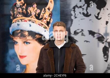 REDAKTIONELLE VERWENDUNG NUR Künstler, Blondy bei der Vorschau seiner ersten Londoner Ausstellung, Blondy: Stella Populis, in der Ronchini Gallery in Mayfair. Stockfoto