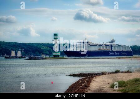 KIEL, DEUTSCHLAND - 12. SEPTEMBER 2020: Die Color Fantasy startet im Hafen von Kiel auf dem Weg von Kiel nach Oslo. Stockfoto