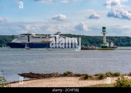 KIEL, DEUTSCHLAND - 12. SEPTEMBER 2020: Die Color Fantasy startet im Hafen von Kiel auf dem Weg von Kiel nach Oslo. Stockfoto