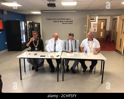 Der ehemalige Arsenal- und England-Kapitän Tony Adams (links) bei seiner ersten Pressekonferenz in seiner Rolle als Präsident der Rugby Football League in Doncaster, neben dem scheidenden Vorsitzenden Brian Barwick, dem Interimsvorsitzenden Simon Johnson und Vice President Carl Hall. Stockfoto