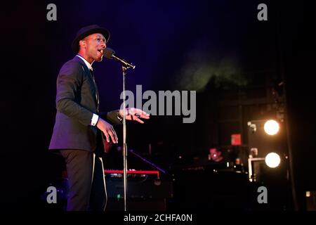 Die Singer-Songwriterin Aloe Blacc tritt bei EINER Nacht amerikanischer Musik auf, die von Brand USA zur Eröffnung der Travel Week Europe 2019 im Royal Opera House in London veranstaltet wird. PA-Foto. Bilddatum: Montag, 9. September 2019. Bildnachweis sollte lauten: Jonathan Hordle/PA Wire Stockfoto