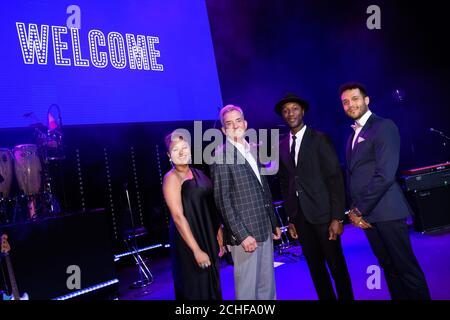 NUR ZUR REDAKTIONELLEN VERWENDUNG (von links nach rechts) Robin Barnes, Christopher L. Thompson, President und CEO von Brand USA, Aloe Blacc und Omar Aragones, bei EINER Nacht amerikanischer Musik, veranstaltet von Brand USA zur Eröffnung der Travel Week Europe 2019, im Royal Opera House in London. PA-Foto. Bilddatum: Montag, 9. September 2019. Bildnachweis sollte lauten: Jonathan Hordle/PA Wire Stockfoto