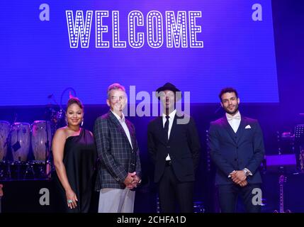 NUR ZUR REDAKTIONELLEN VERWENDUNG (von links nach rechts) Robin Barnes, Christopher L. Thompson, President und CEO von Brand USA, Aloe Blacc und Omar Aragones, bei EINER Nacht amerikanischer Musik, veranstaltet von Brand USA zur Eröffnung der Travel Week Europe 2019, im Royal Opera House in London. PA-Foto. Bilddatum: Montag, 9. September 2019. Bildnachweis sollte lauten: Jonathan Hordle/PA Wire Stockfoto