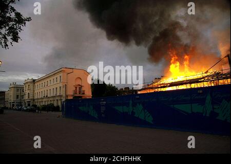 Sammeln Sie ein Foto des 19. Jahrhunderts Clippers The Cutty Sark in Greenwich, East London, der durch einen Brand zerstört wurde. Stockfoto