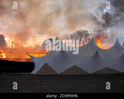 Sammeln Sie ein Foto des 19. Jahrhunderts Clippers The Cutty Sark in Greenwich, East London, der durch einen Brand zerstört wurde. Stockfoto