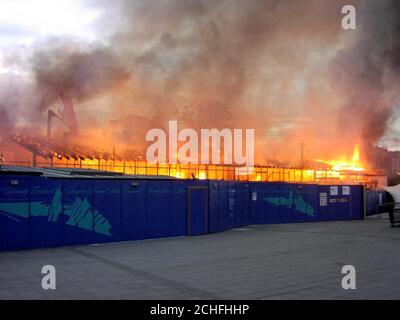 Sammeln Sie ein Foto des 19. Jahrhunderts Clippers The Cutty Sark in Greenwich, East London, der durch einen Brand zerstört wurde. Stockfoto