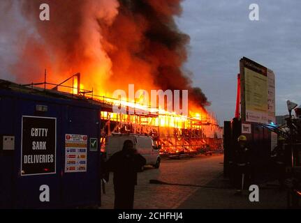 Sammeln Sie ein Foto des 19. Jahrhunderts Clippers The Cutty Sark in Greenwich, East London, der durch einen Brand zerstört wurde. Stockfoto