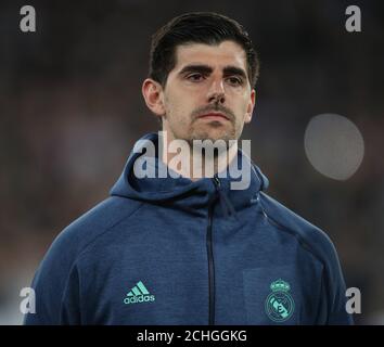 Real Madrids Thibaut Courtois während des UEFA Champions League-Spiels 16 im Santiago Bernabeu, Madrid. Stockfoto