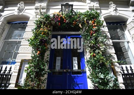 Carluccios in der Garrick Street, London, während der Sperre geschlossen, sehen sich einige Ketten einer ungewissen Zukunft gegenüber, auch nachdem Maßnahmen ergriffen wurden, um das Land aus der Sperre zu holen. PA-Foto. Bilddatum: Samstag, 23. Mai 2020. Bildnachweis sollte lauten: Victoria Jones/PA Wire Stockfoto