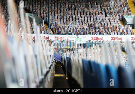 Ein allgemeiner Blick auf die Kartonausschnitte von Fans in den Tribünen vor dem Sky Bet Championship Spiel in der Elland Road, Leeds. Stockfoto