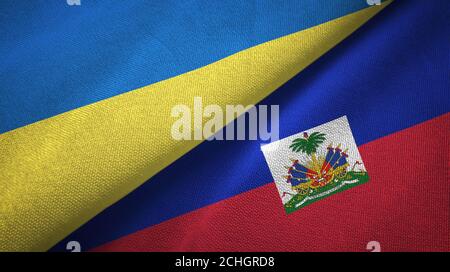 Ukraine und Haiti zwei Flaggen Textiltuch, Stoff Textur Stockfoto