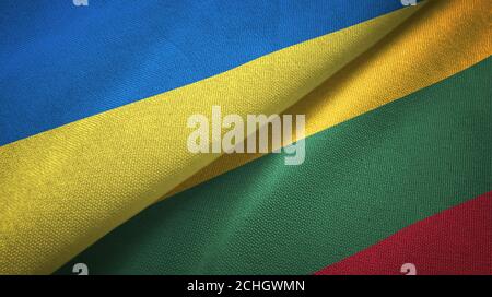 Ukraine und Litauen zwei Flaggen Textiltuch, Stoff Textur Stockfoto