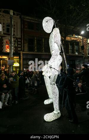 Das Light Up Leicester Festival beleuchtet die Straßen von Leicester mit einer Spur von kostenlosen interaktiven Kunstwerken und Unterhaltung. Stockfoto