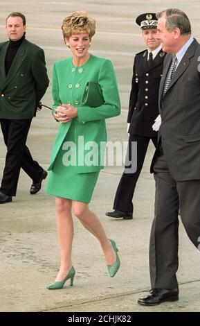 Die Prinzessin von Wales am Flughafen Orly, Paris, zu Beginn ihres dreitägigen Besuchs in Frankreich. Stockfoto