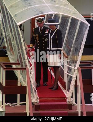 Schon in den Startlöchern, die in der Öffentlichkeit zusammen wieder der Prinz und Prinzessin von Wales auf der Royal Yacht Britannia aussteigen vor dem Aufbruch in Liverpool Cathedral wird vorbereitet. Stockfoto