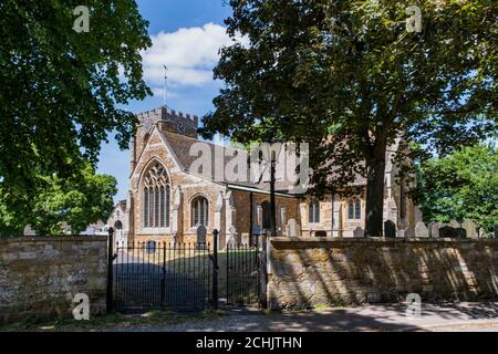 Kirchentore und Pfad zur St. Giles Church, Medbourne, Leicestershire, England, Großbritannien Stockfoto