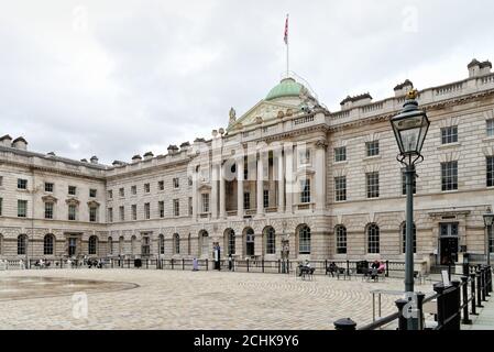 Außenansicht des Courtyard of Somerset House im Zentrum von London England GB Stockfoto