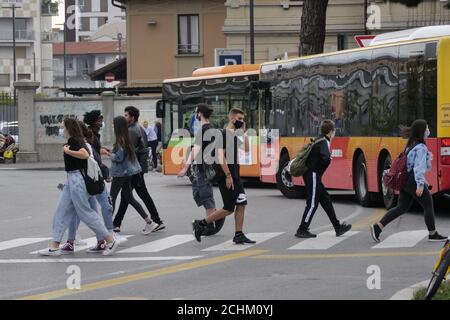 Bergamo, Italien. September 2020. Nach mehr als sechs Monaten öffnen sich die Schulen in Italien wieder, der erste Schultag in Bergamo. (Foto: Luca Ponti/Pacific Press) Quelle: Pacific Press Media Production Corp./Alamy Live News Stockfoto